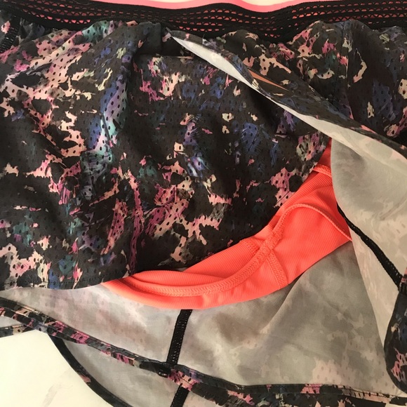 Lululemon shorts sz 6, great condition - Picture 10 of 10